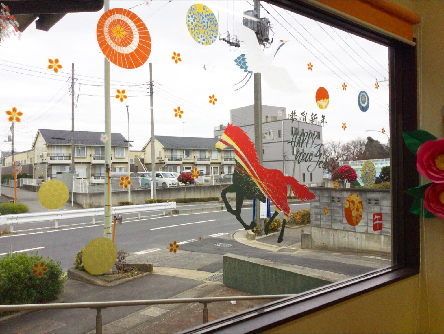 院内のステッカーもお正月仕様に変わりました😊