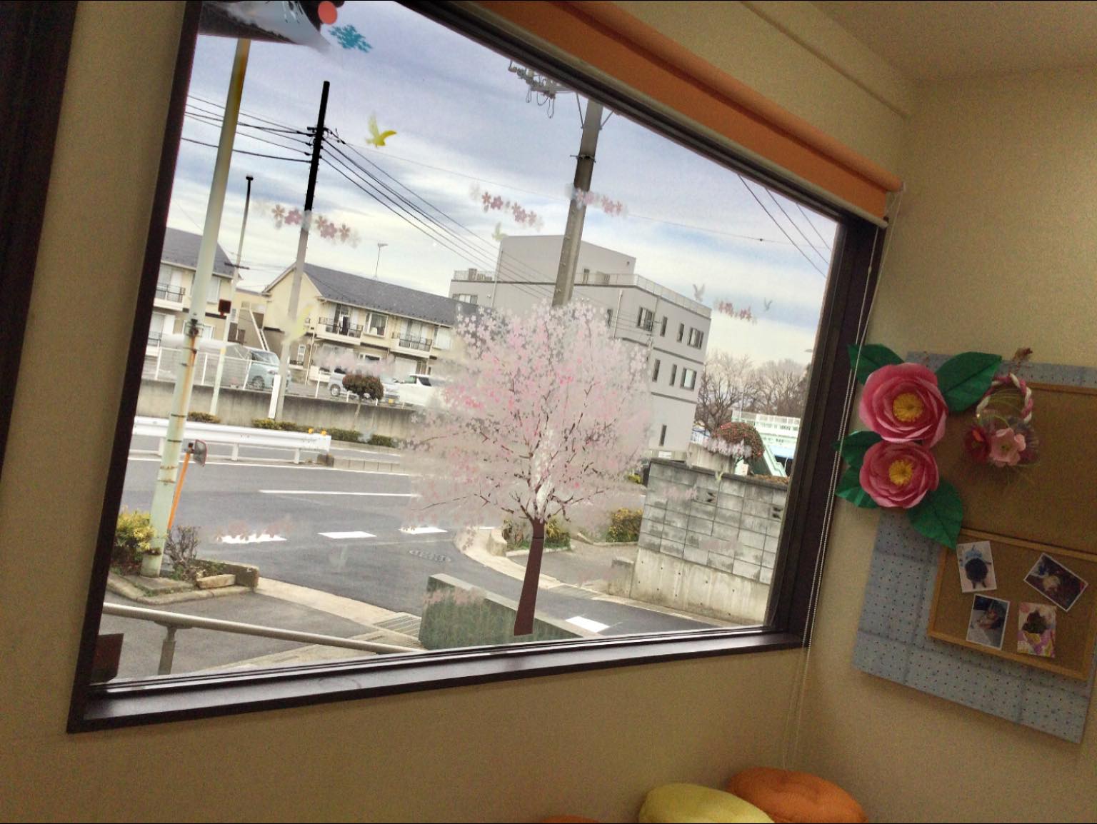 院内のステッカーも春仕様になりました♪